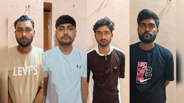 ग्वालियर में जानलेवा फायर करने वाले बदमाश गिरफ्तार, दो बंदूक और देसी कट्टा सहित बाइक बरामद ग्वालियर में जानलेवा फायर करने वाले बदमाश गिरफ्तार, दो बंदूक और देसी कट्टा सहित बाइक बरामद