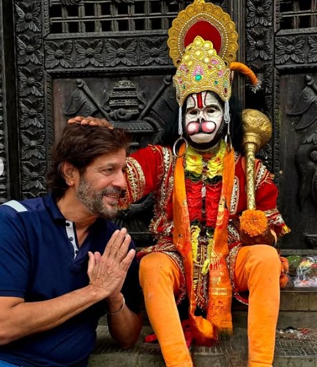 चंकी पांडे पहुंचे पशुपतिनाथ मंदिर, सावन के महीने में लिया महादेव का आशीर्वाद