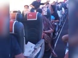 "<i>AC Chala De</i>": Chaos On SpiceJet Plane, 2 Fliers Tried To Enter Cockpit "<i>AC Chala De</i>": Chaos On SpiceJet Plane, 2 Fliers Tried To Enter Cockpit