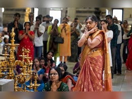 पूजा से जुड़ी 5 बड़ी गलतियां, जिनके कारण ईश्वर से नहीं मिलता मनचाहा आशीर्वाद पूजा से जुड़ी 5 बड़ी गलतियां, जिनके कारण ईश्वर से नहीं मिलता मनचाहा आशीर्वाद