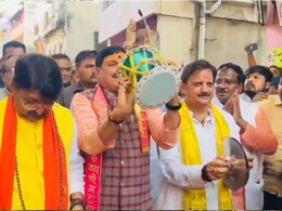 पालकी में सवार हुए चंद्रमौलेश्वर, हाथी पर विराजे मनमहेश... बाबा महाकाल की दूसरी सवारी में डमरू बजाते दिखे CM मोहन यादव पालकी में सवार हुए चंद्रमौलेश्वर, हाथी पर विराजे मनमहेश... बाबा महाकाल की दूसरी सवारी में डमरू बजाते दिखे CM मोहन यादव