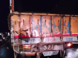 Road Accident: कटनी में ट्रक ने बाइक सवार 3 युवकों को कुचला, मंदसौर में अनियंत्रित कार पलटी, 5 की मौत, 3 लोग घायल Road Accident: कटनी में ट्रक ने बाइक सवार 3 युवकों को कुचला, मंदसौर में अनियंत्रित कार पलटी, 5 की मौत, 3 लोग घायल