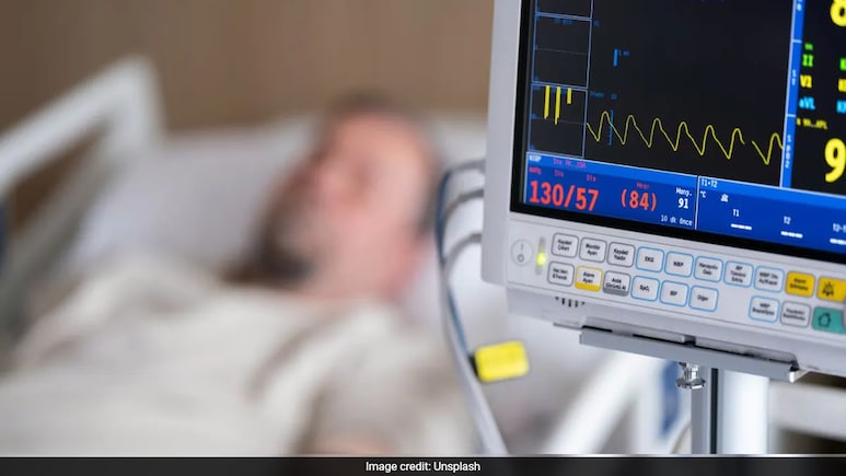 Nandurbar News: आजारी म्हणून रुग्णालयात नेलं अन् हृदयाचे ठोके झाले बंद; डॉक्टरांमुळे असा वाचला तरुणाचा जीव  
