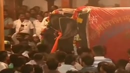 महादेवी हत्तीणीच्या निरोपासाठी अख्खं गाव आलं एकत्र, गावकऱ्यांचा संताप; मिरवणुकीच्या शेवटी दगडफेक