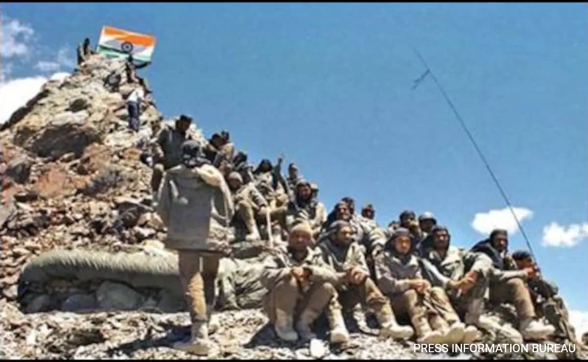 Президентът Друпади Мърму и министърът на отбраната Райнат Сингх платиха