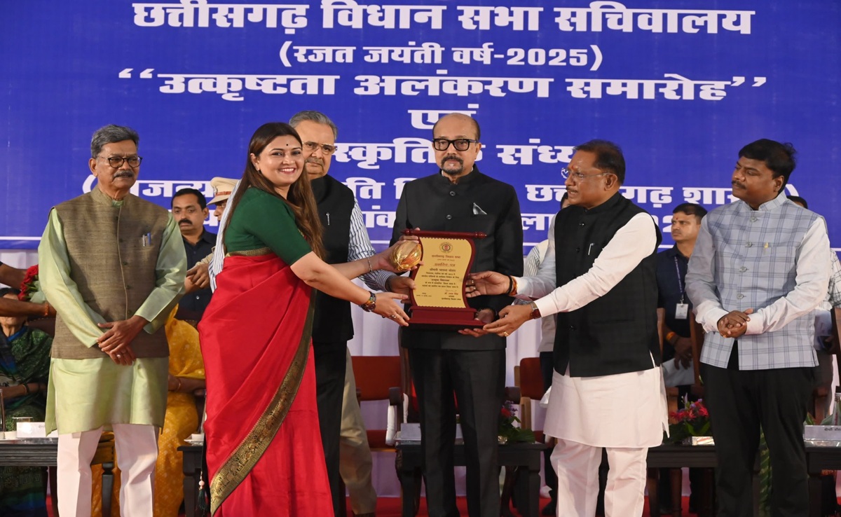 Excellence Award: भावना बोहरा व लखेश्वर बेस्ट MLA; उत्कृष्टता अलंकरण समारोह में राज्यपाल ने दिया अवॉर्ड