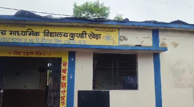 सरकारी स्कूलों की हालत बेहाल सरकारी स्कूलों की हालत बेहाल