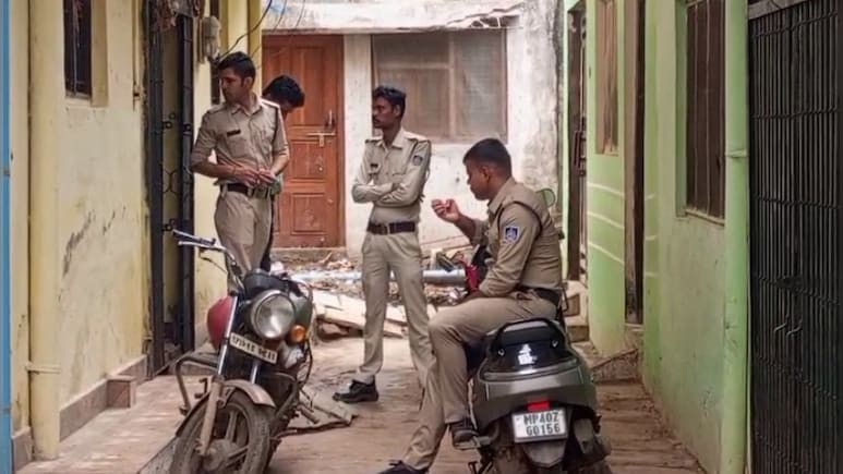 शादीशुदा महिला और बेटी की गला घोंटकर हत्या, लिव-इन पार्टनर ने दिया अंजाम