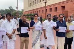Priyanka Gandhi Leads Kerala Nuns' Arrest Protest, Shashi Tharoor Missing Priyanka Gandhi Leads Kerala Nuns' Arrest Protest, Shashi Tharoor Missing