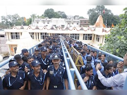 एयरो ब्रिज की मजबूती जांचने 300 सुरक्षा कर्मियों को एक साथ कराया जंप, अधिकारियों ने देखी व्यवस्थाएं