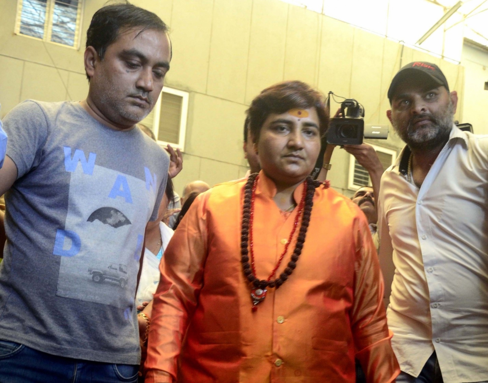 'मुझे 13 दिन तक टॉर्चर किया, ये भगवा की जीत' साध्‍वी प्रज्ञा ठाकुर ने रोते हुए कोर्ट में और क्‍या कहा