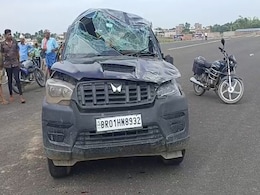 बिहार के सहरसा हवाईअड्डे के रनवे पर रील बना रहे युवकों की स्कॉर्पियो ने खाई तीन-चार पलटी, चार जख्मी बिहार के सहरसा हवाईअड्डे के रनवे पर रील बना रहे युवकों की स्कॉर्पियो ने खाई तीन-चार पलटी, चार जख्मी