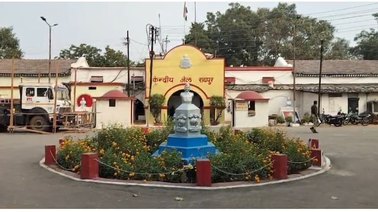 रायपुर में शहर से जेल तक अपराध नॉनस्टॉप ! 72 घंटे में 5 कत्ल, जेल में भी कैदी सुरक्षित नहीं रायपुर में शहर से जेल तक अपराध नॉनस्टॉप ! 72 घंटे में 5 कत्ल, जेल में भी कैदी सुरक्षित नहीं