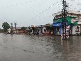 Khatushyamji: खाटूश्यामजी में भक्त नालों के बीच से गुजरने को मजबूर, भारी बारिश से सड़कें बनीं दरिया