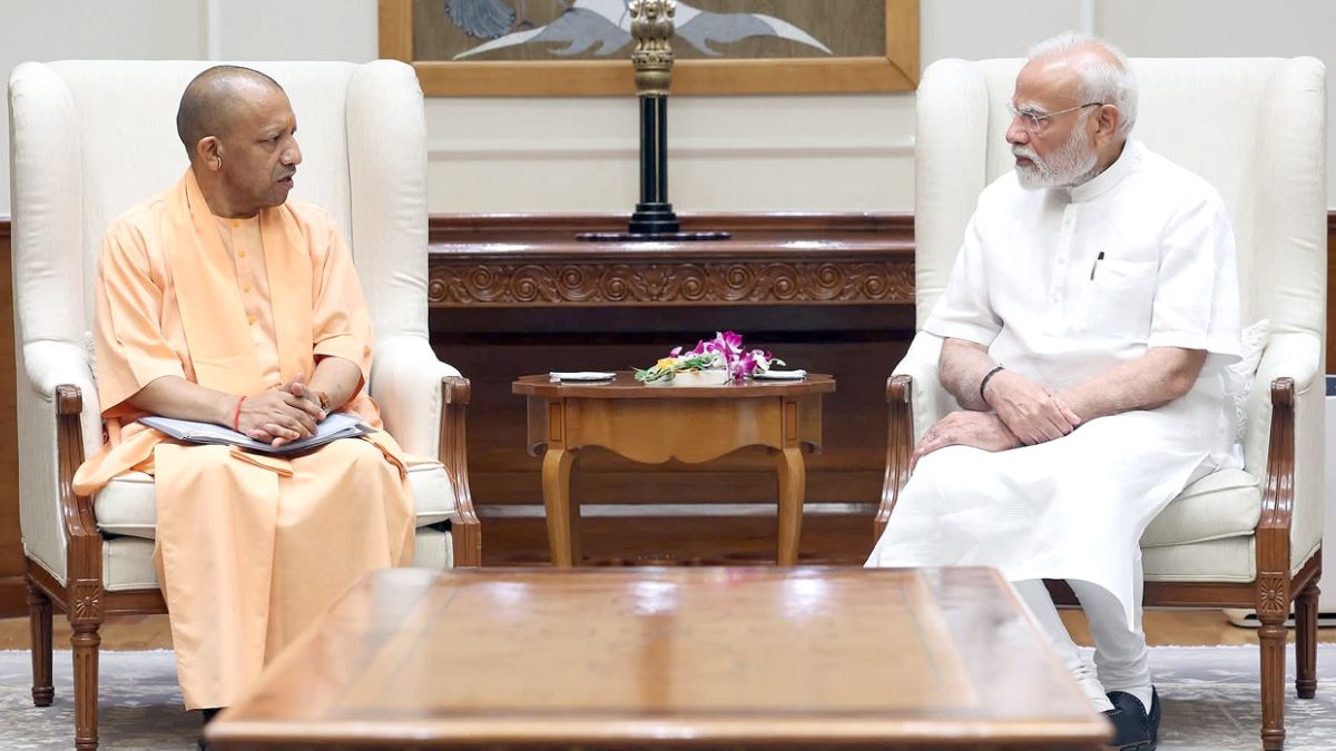 मोटी फाइल लेकर पीएम मोदी से मिले सीएम योगी, जेवर एयरपोर्ट के अलावा इस मुद्दे पर भी हुई बात!