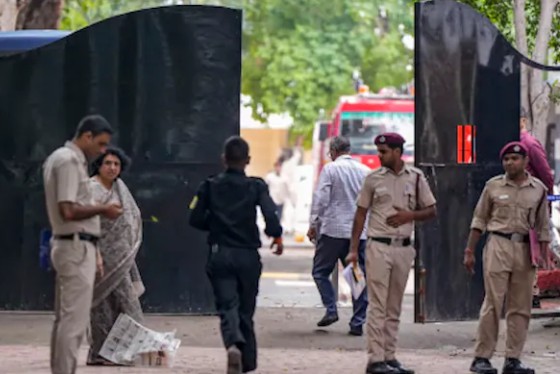 दिल्ली के स्कूलों को फिर दी गई बम से उड़ाने की धमकी, दक्षिणी दिल्ली का एक बड़ा स्कूल भी शामिल