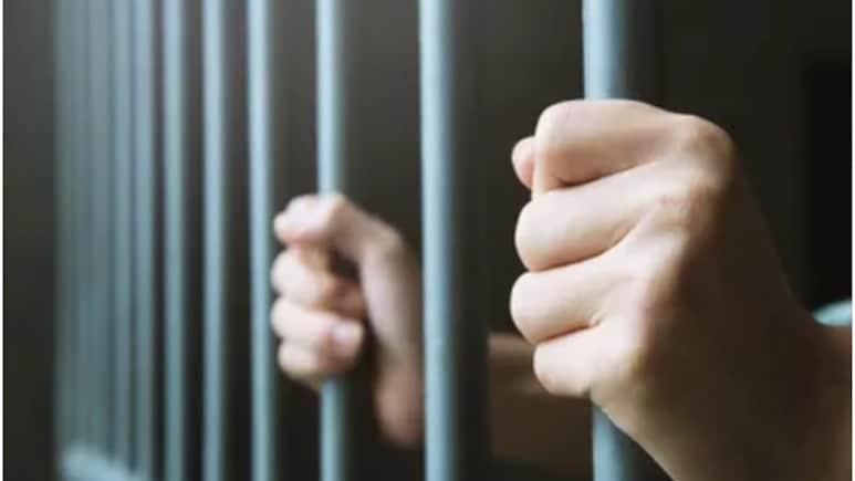 सिक्योरिटी गार्ड निकला पपला गैंग का मेंबर, राजस्थान से हुई हाई-प्रोफाइल गिरफ्तारी सिक्योरिटी गार्ड निकला पपला गैंग का मेंबर, राजस्थान से हुई हाई-प्रोफाइल गिरफ्तारी
