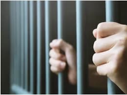 सरकारी स्कूल के हेडमास्टर ने छात्राओं से की छेड़छाड़, परिजनों के हंगामे के बाद गिरफ्तार कर भेजा गया जेल  सरकारी स्कूल के हेडमास्टर ने छात्राओं से की छेड़छाड़, परिजनों के हंगामे के बाद गिरफ्तार कर भेजा गया जेल