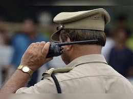महाराष्ट्र : मां ने टीवी देख रही बेटी को पढ़ाई के लिए डांटा, तीसरी मंजिल पर जाकर लगा ली फांसी महाराष्ट्र : मां ने टीवी देख रही बेटी को पढ़ाई के लिए डांटा, तीसरी मंजिल पर जाकर लगा ली फांसी