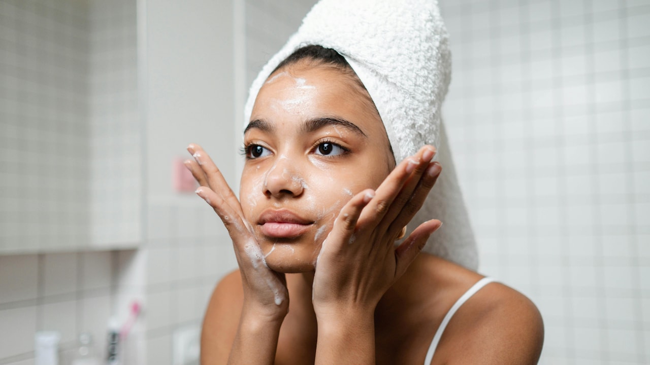Double cleansing using oil-based and water-based cleansers can gentle remove all waterproof makeup products from your face