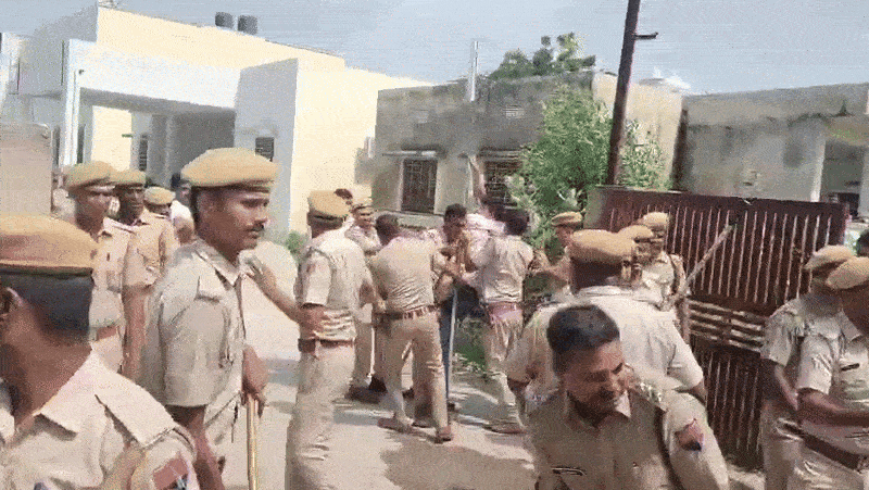 Rajasthan: मुआवजे की मांग कर रहे प्रदर्शनकारियों पर लाठीचार्ज, दूदू में युवाओं और पुलिस में झड़प