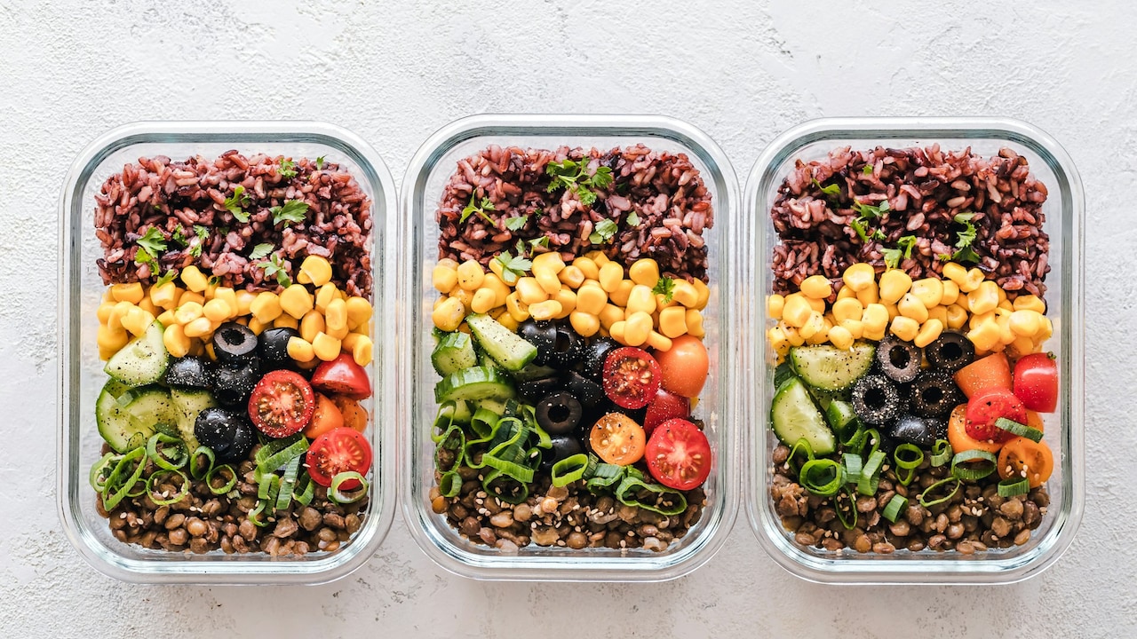 Heres why everyone has been swapping plastic with glass lunch boxes