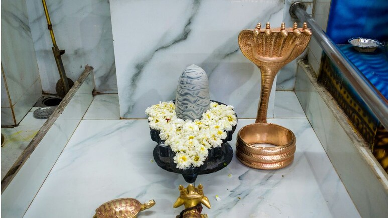 Sawan Shivratri: कब करें पूजा, क्या है पूजन का शुभ मूहुर्त, क्या आप रख रहे हैं व्रत? तो ये स्नैक्स कर सकते हैं आपकी भूख शांत Sawan Shivratri: कब करें पूजा, क्या है पूजन का शुभ मूहुर्त, क्या आप रख रहे हैं व्रत? तो ये स्नैक्स कर सकते हैं आपकी भूख शांत