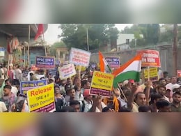 बिहार में डोमिसाइल नीति लागू करने की मांग, पटना में सड़क पर उतरे सैकड़ों छात्र बिहार में डोमिसाइल नीति लागू करने की मांग, पटना में सड़क पर उतरे सैकड़ों छात्र