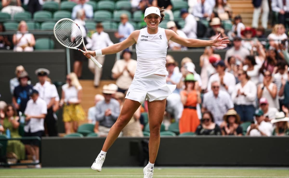 Iga Swiatek Cruises Into First Wimbledon Semi-Final