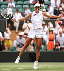 Iga Swiatek Cruises Into First Wimbledon Semi-Final