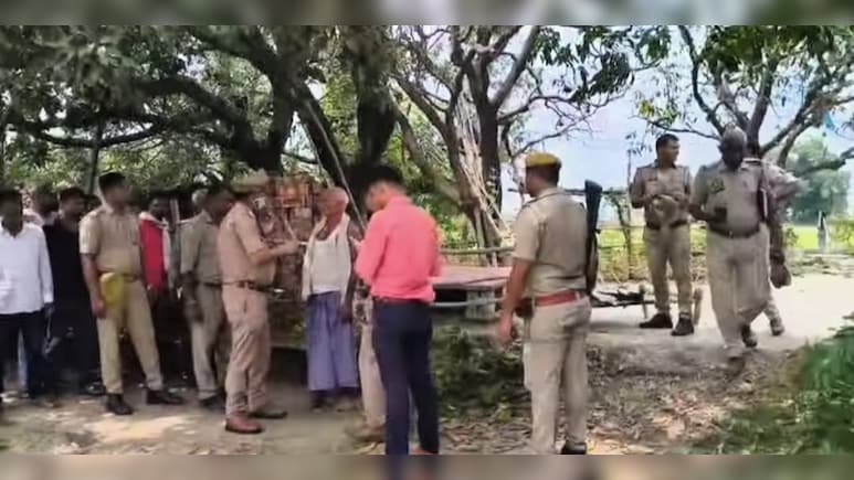 गाजीपुर ट्रिपल मर्डर: माता-पिता ने बहन के नाम की जमीन तो नाराज भाई ने कर दी तीनों की हत्या