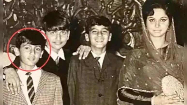 वहीदा रहमान के साथ खड़े इस लड़के ने बड़े होकर किया लड़कियों के दिलों पर राज, बना बॉलीवुड का पहला चॉकलेटी हीरो...पहचाना क्या? वहीदा रहमान के साथ खड़े इस लड़के ने बड़े होकर किया लड़कियों के दिलों पर राज, बना बॉलीवुड का पहला चॉकलेटी हीरो...पहचाना क्या?