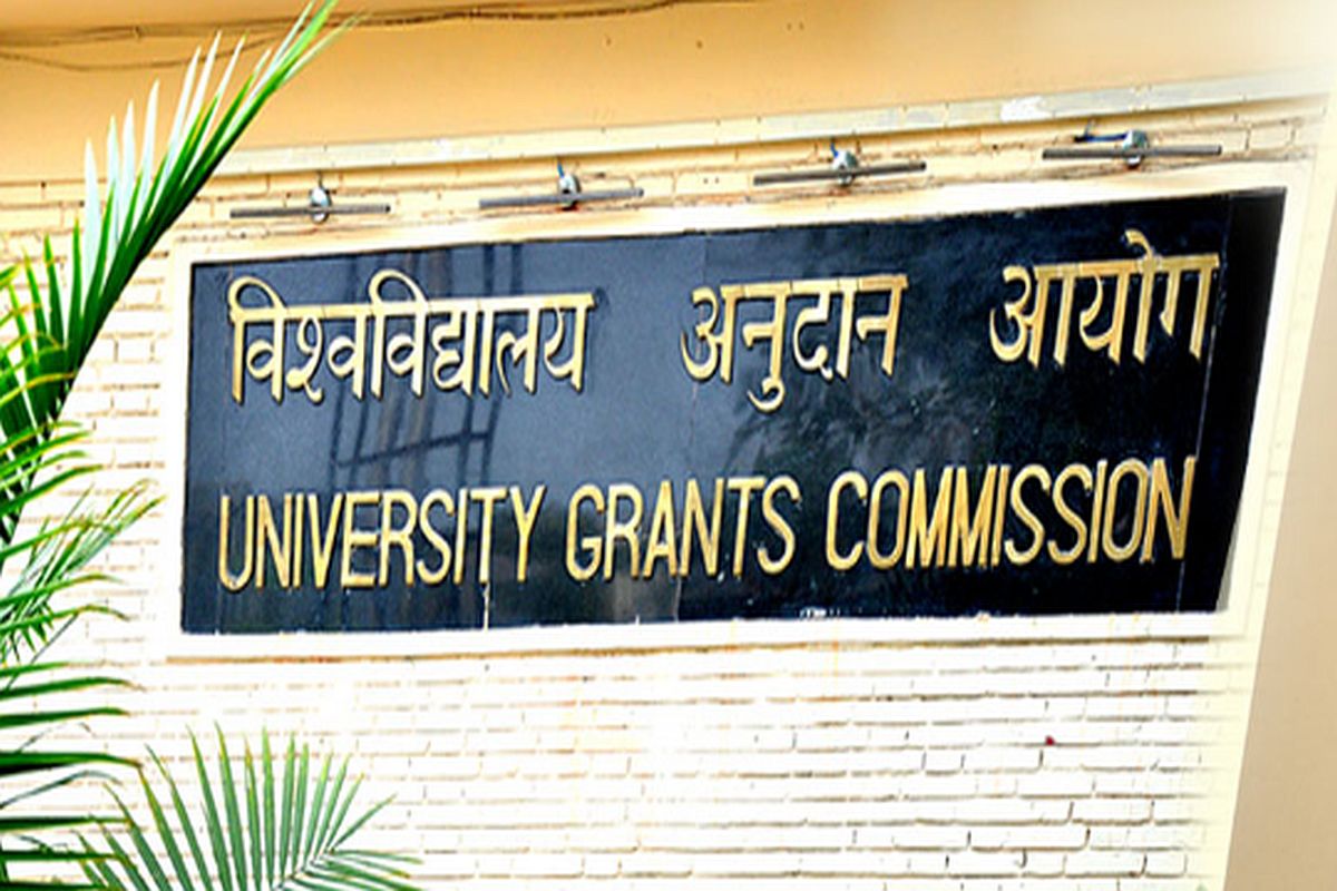 सावधान! घर बैठे विदेशी डिग्री दिलाने वाले ऑफर के झांसे में न आना... UGC ने छात्रों को किया आगाह