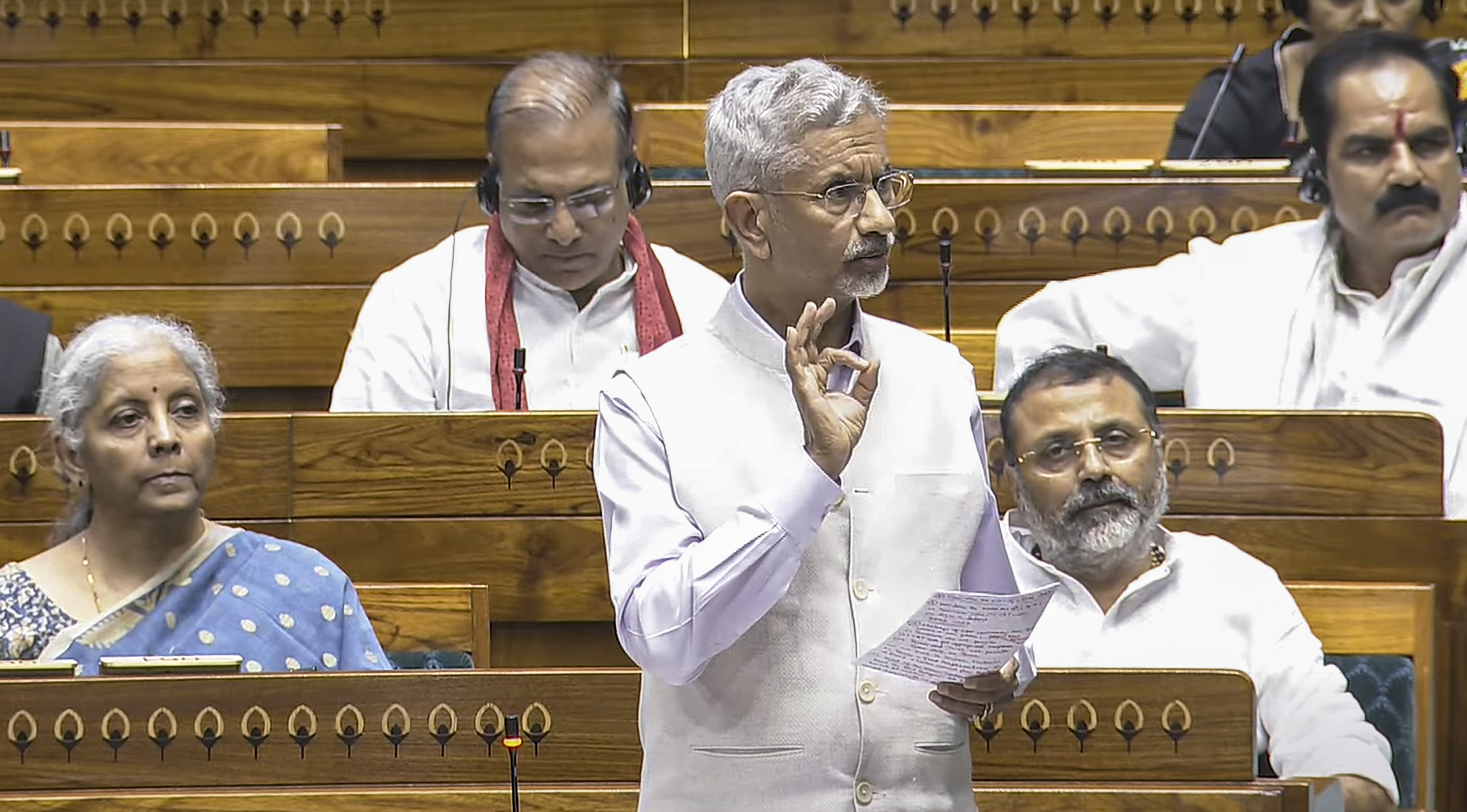 LIVE:  LIVE: जयशंकर दे रहे थे बयान, विपक्ष के हंगामे से गुस्साये अमित शाह बोले- क्या दूसरे देश की बात पर ज्यादा भरोसा