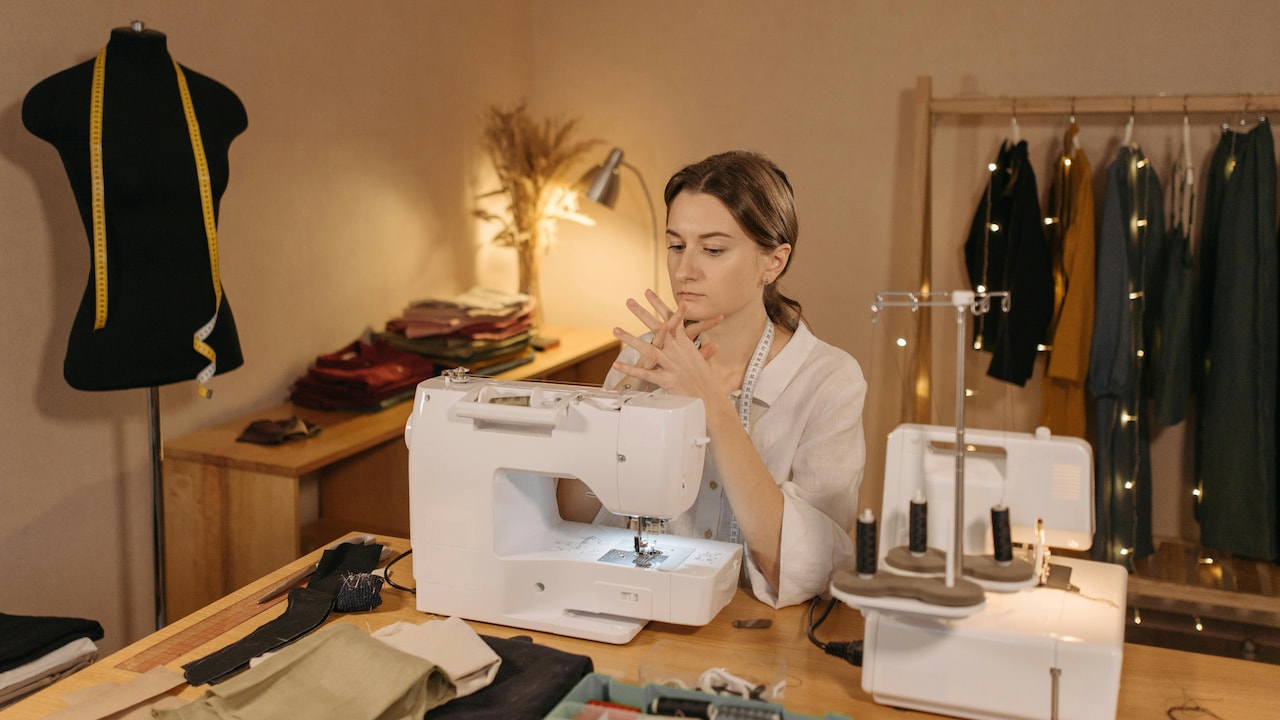 Start sewing today with portable machines under 5000 on Flipkart 