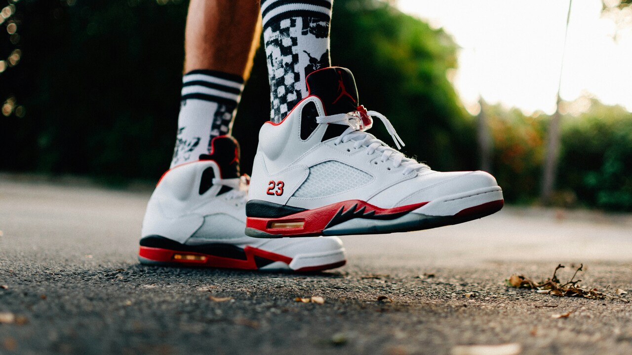 Tips To Choose The Perfect Sneakers For Men And Women That Upgrade Your Style.