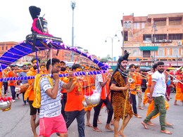 Kanwar Yatra Controversy : कावड यात्रा सुरू होण्यापूर्वीच वादाच्या भोवऱ्यात, काय आहे हा वाद?