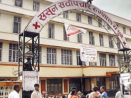 Sassoon Hospital : परिचारकांच्या संपामुळे ससून रुग्णालयातील सेवा ठप्प; नियोजित शस्त्रक्रिया लांबणीवर, रुग्णालय प्रशासनाची धावपळ Sassoon Hospital : परिचारकांच्या संपामुळे ससून रुग्णालयातील सेवा ठप्प; नियोजित शस्त्रक्रिया लांबणीवर, रुग्णालय प्रशासनाची धावपळ