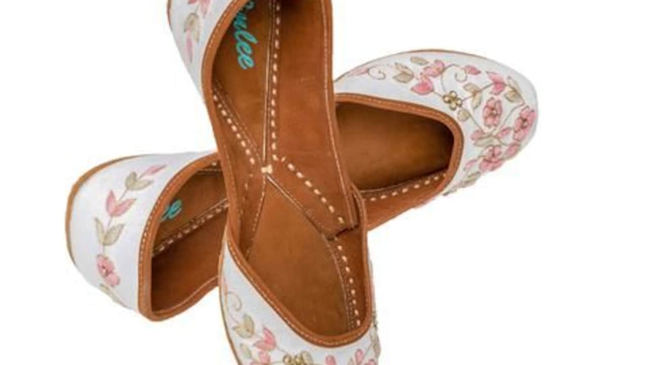 You Can Get the Latest Jutis Collection From Flipkart To Wear Them In the Office Too