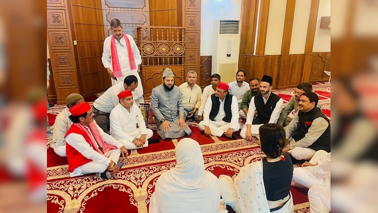 जितनी निंदा की जाए कम... मस्जिद में अखिलेश यादव की बैठक पर मौलाना तौकीर रजा जितनी निंदा की जाए कम... मस्जिद में अखिलेश यादव की बैठक पर मौलाना तौकीर रजा