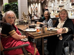 Jab BFFs Asha Parekh, Helen, Waheeda Rehman Met. See Pic