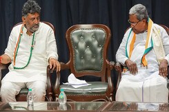 Karnataka Game Of Thrones Heats Up: New CM Soon? Karnataka Game Of Thrones Heats Up: New CM Soon?