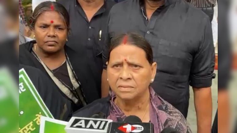 तेजस्वी को मारने की चार बार हुई कोशिश... बिहार की कानून व्यवस्था पर राबड़ी देवी का बड़ा बयान
