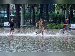 Delhi Weather Today: दिनभर छाए रहेंगे बादल, कई इलाकों में हो सकती है हल्की बारिश