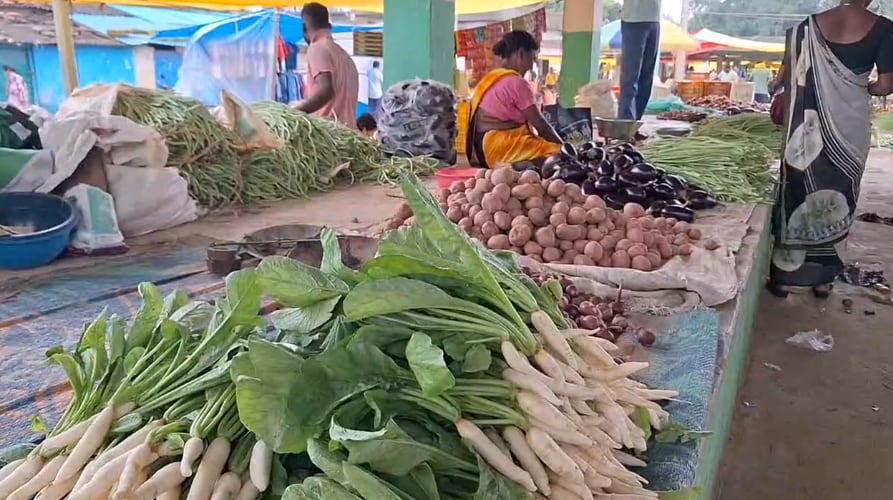 हरी सब्जी के दाम छू रहे आसमान हरी सब्जी के दाम छू रहे आसमान