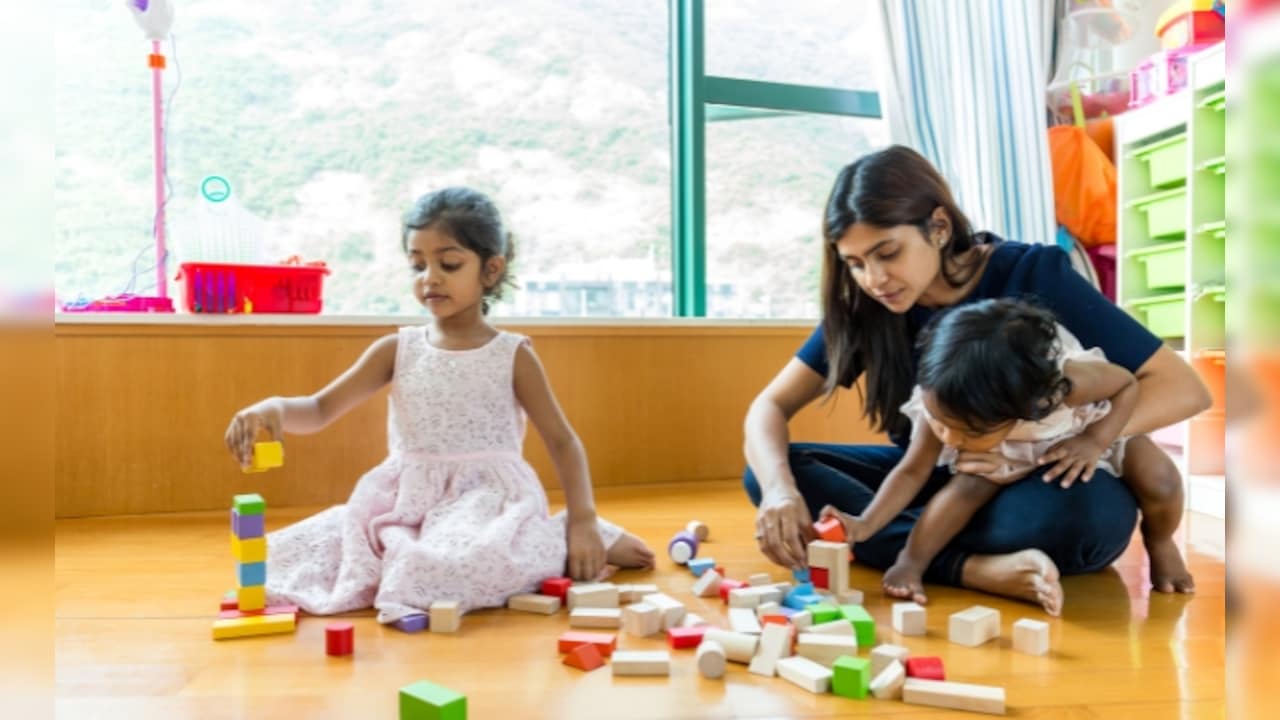 ‘मेरे दोस्तों के सामने हिंदी मत बोलो’, बच्चों की इस सोच पर क्या कहती हैं एक्सपर्ट?