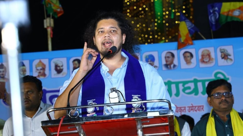 'अरे पिसाळलेल्या XX', 'वंचित' कडून जितेंद्र आव्हाडांना आर्वाच्च भाषेत शिवीगाळ का? वाचा Inside Story 'अरे पिसाळलेल्या XX', 'वंचित' कडून जितेंद्र आव्हाडांना आर्वाच्च भाषेत शिवीगाळ का? वाचा Inside Story