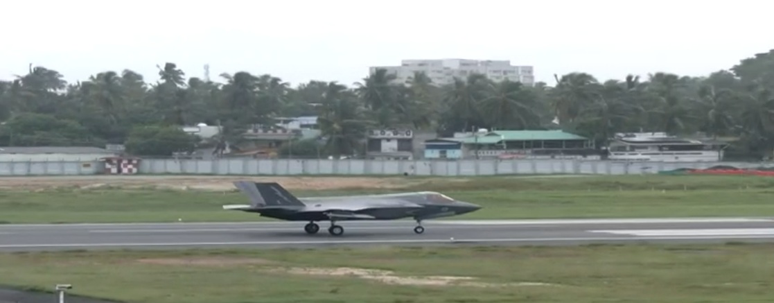 ब्रिटेन के फाइटर जेट F-35B ने केरल से भरी उड़ान, इमरजेंसी लैंडिंग के 5 हफ्ते बाद हुई 'घरवापसी'