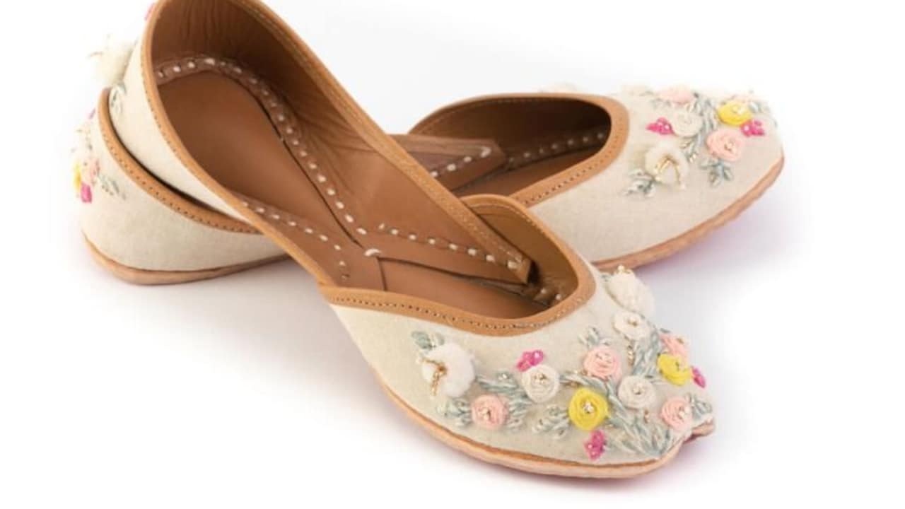 You Can Get Latest Jutis Collection From Flipkart To Wear Them In Office Too