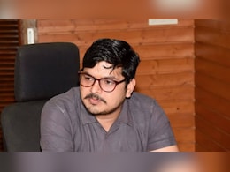Success Story: हाथ-पैर खोए, पर हौसला नहीं, तीन उंगलियों से लिख UPSC क्लियर कर बनें IAS Officer Success Story: हाथ-पैर खोए, पर हौसला नहीं, तीन उंगलियों से लिख UPSC क्लियर कर बनें IAS Officer